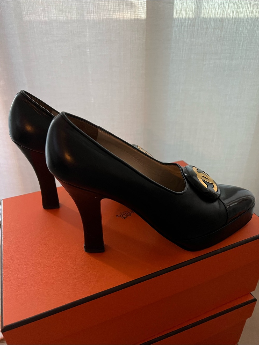 CHANEL Black Leather Pointed Toe Pumps with Gold CC Medallion - Picture 4 of 16